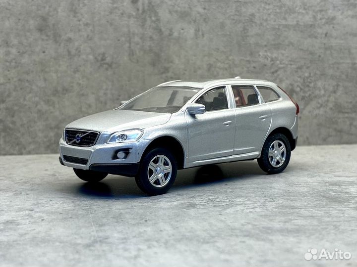 Коллекционная модель Volvo XC60 1:43