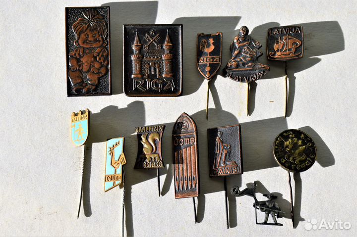 Коллекция латвийских и эстонских значков
