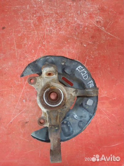 Поворотный кулак передний левый Toyota Corolla