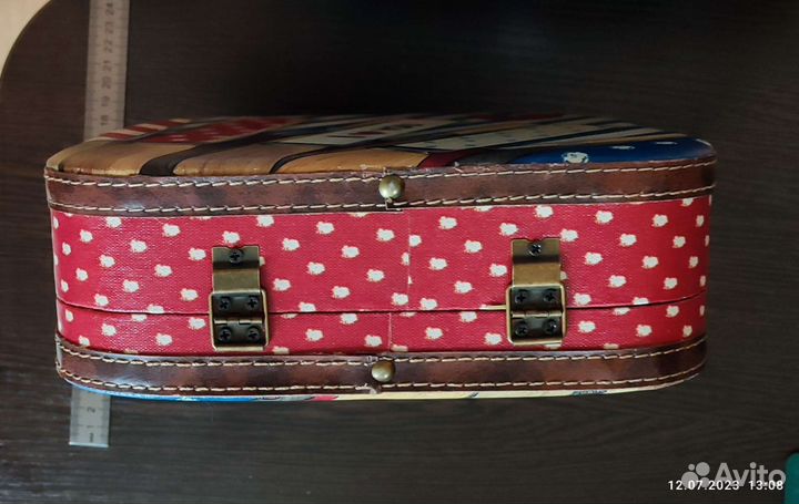 Деревянная шкатулка