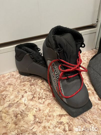 Лыжные ботинки