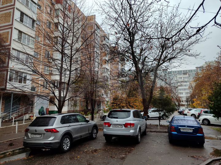 2-к. квартира, 52 м², 1/9 эт.