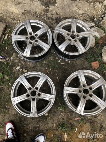 Продам диски с разболтовкой на волгу