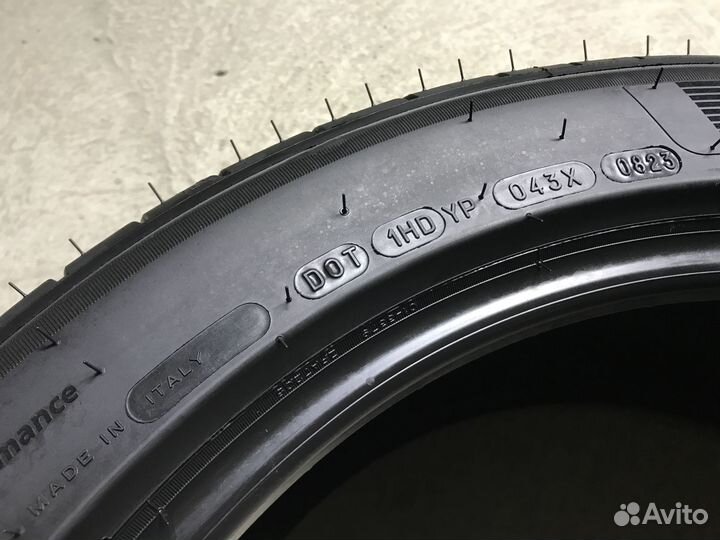 Michelin Pilot Sport 4 245/45 R19 и 275/40 R19 105Y