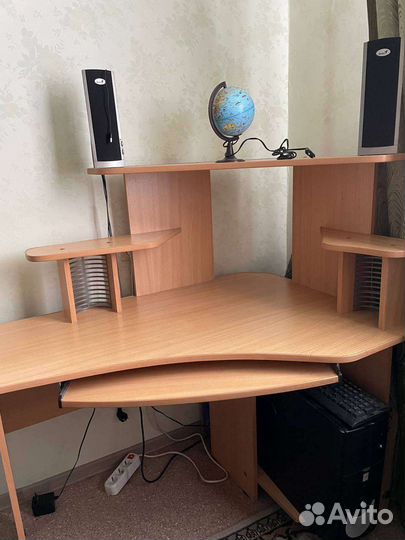 Компьютерный стол