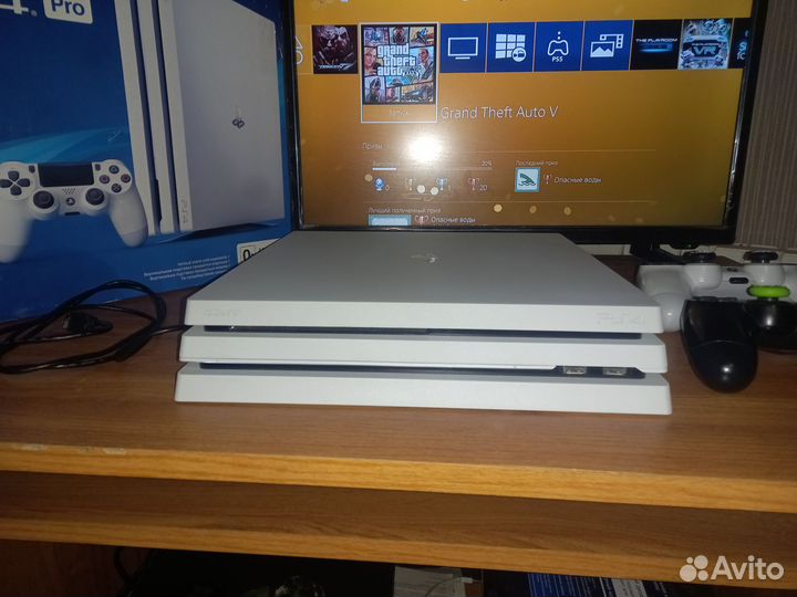 Sony PS4 PRO 1Tb 7108B 7208B 2 геймпада + игры