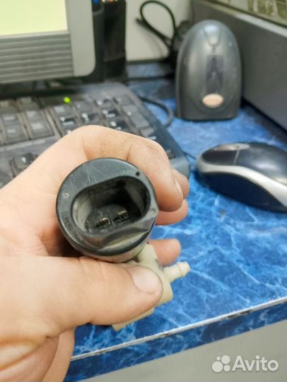 Насос бачка омывателя Skoda Yeti 09-18г