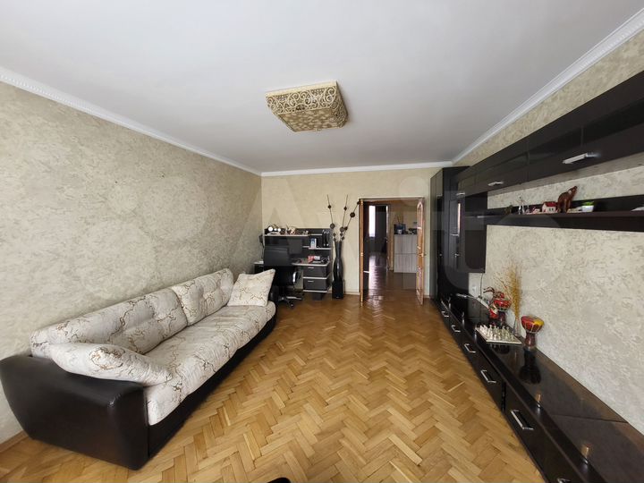 3-к. квартира, 90 м², 3/5 эт.