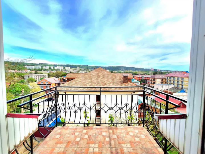 Дом 423,7 м² на участке 5,9 сот.