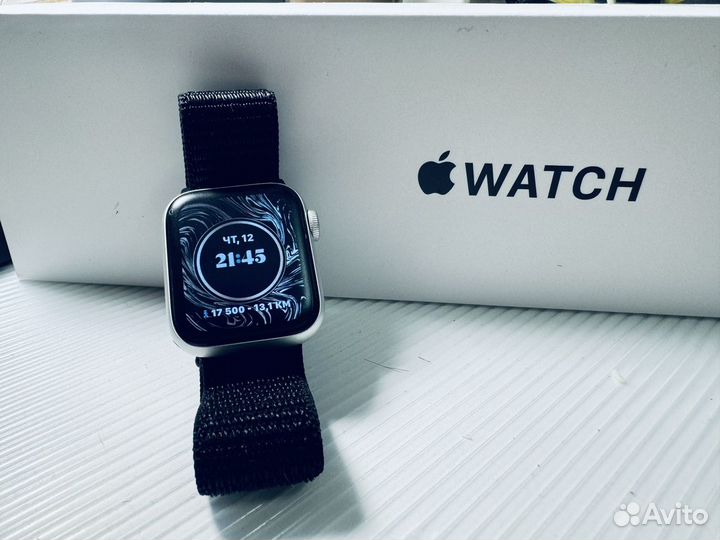 Смарт-часы Apple Watch SE 2022 40mm Silver