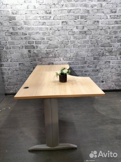 Стол письменный