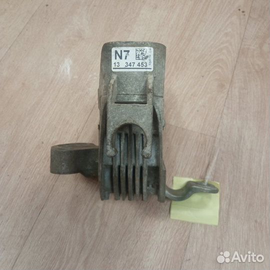 Опора двигателя Opel Astra J hatchback 2009-2015