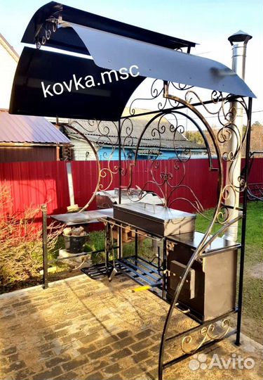 Мангал с крышей