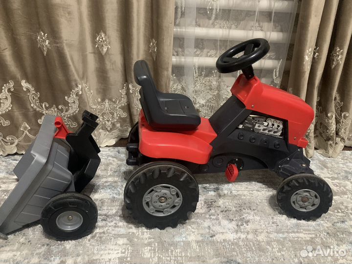 Трактор-каталка с педалями