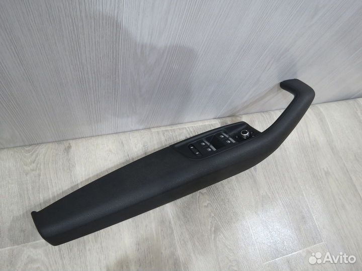 Подлокотник передний левый в сборе Audi Q7 4M