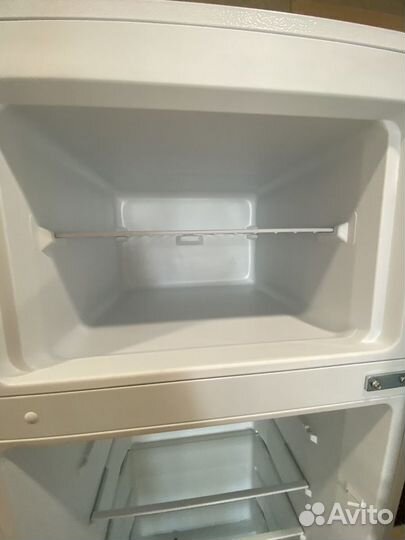 Холодильник двухкамерный бу Hi HTD015552W
