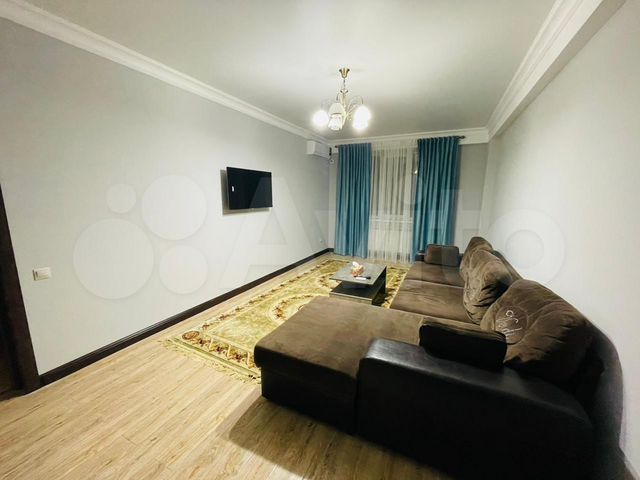 2-к. квартира, 70 м², 8/12 эт.