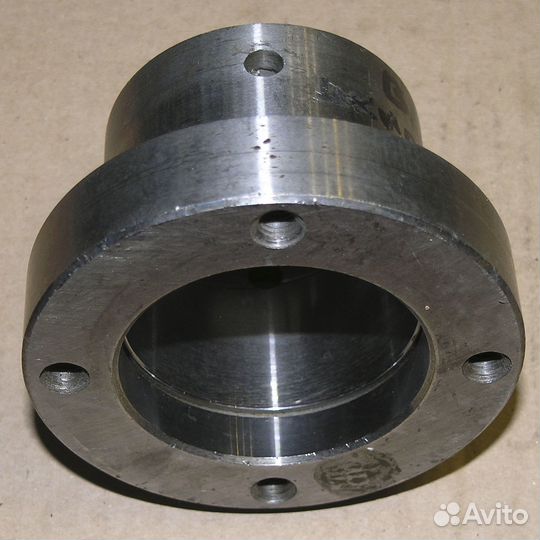 Вал шкива привода генератора