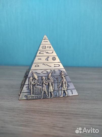 Фигурка статуэтка