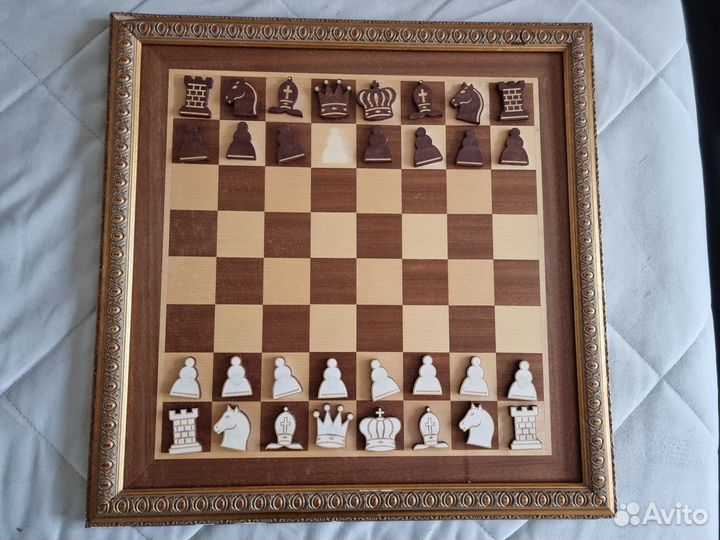 Шахматная доска с подставкой