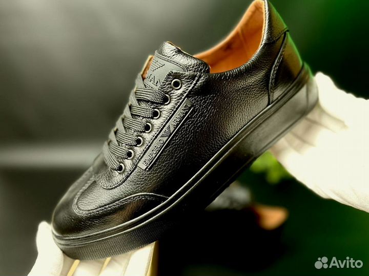 Кроссовки Armani удобные