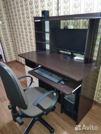 Компьютерный стол
