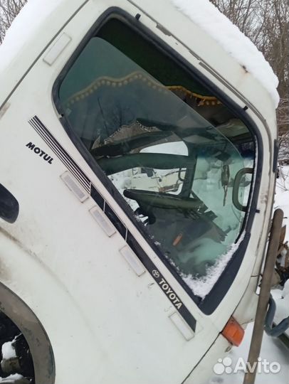 Продам стекло двери Hino Dutro