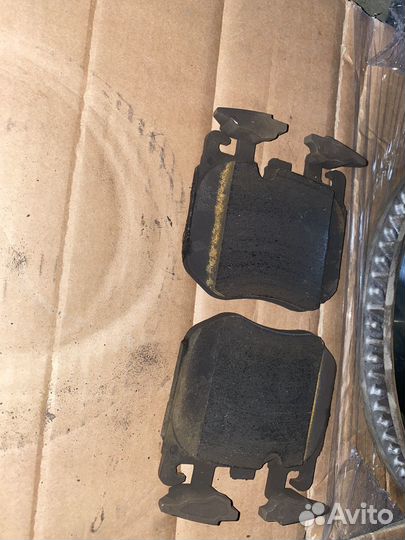 Оригинальные тормозные диски и колодки