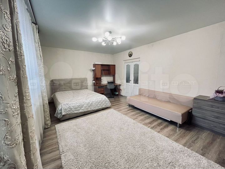 2-к. квартира, 81 м², 9/10 эт.