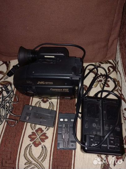 Видеокамера JVS GR-AX66