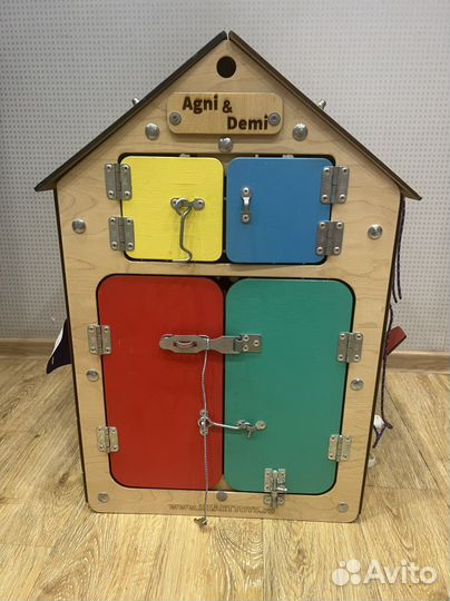 Бизиборд большой дом 63*44*43