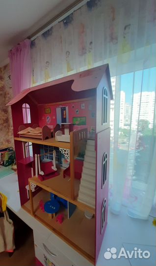 Кукольный домик с мебелью
