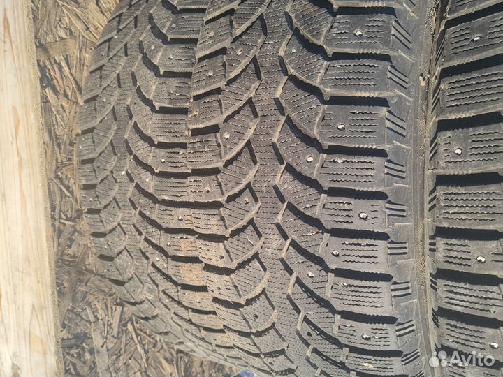 Bridgestone Blizzak Spike-01 215/65 R16 98T