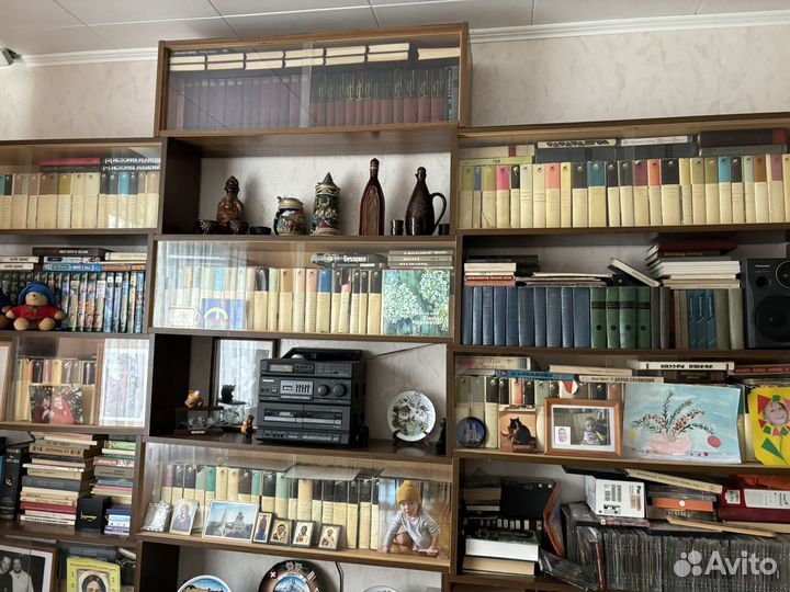 Библиотека более 2000 томов