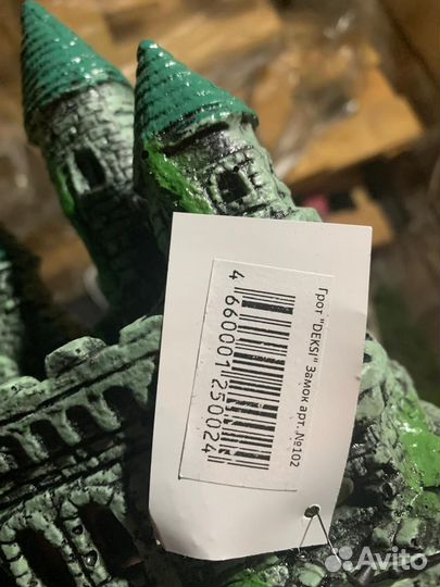 Аквариумная декорация Замок с цветной крышей deksi