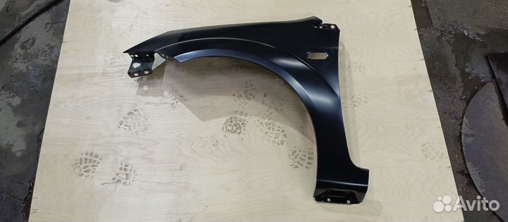 Крыло переднее левое на Ford Fiesta 2003-2008