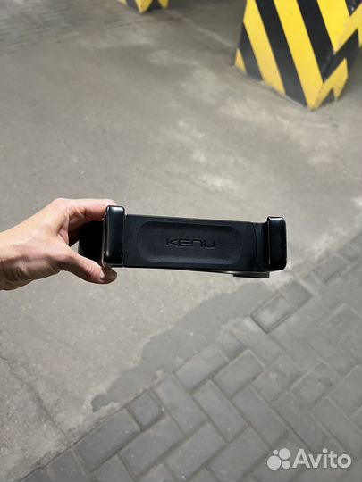 Подставка для планшета в машину