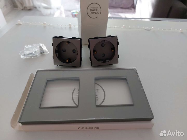 Новая розетка двойная,рамка из закаленного стекла