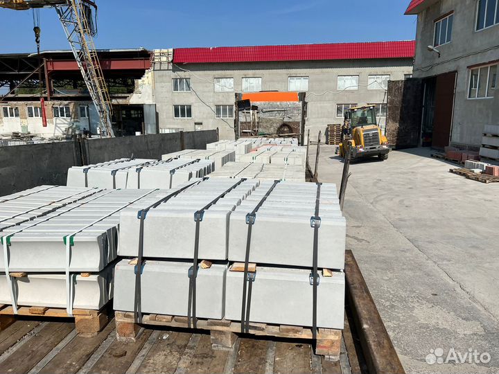 Тротуарная плитка, водосток, бордюр