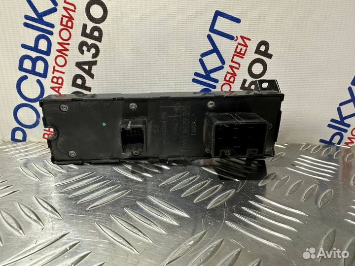 Блок управления стеклоподъемниками Ford Focus 2