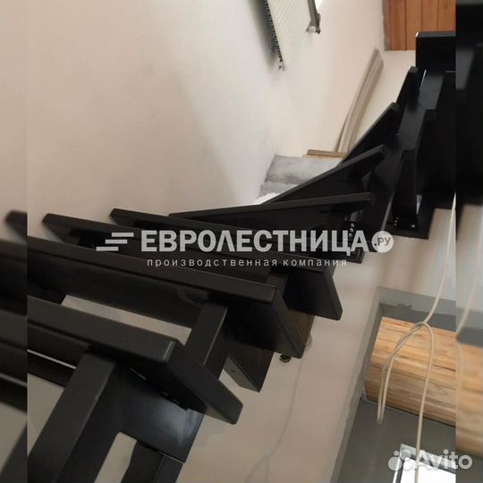 Лестница на металлокаркасе