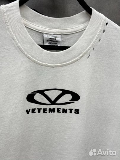 Крутая футболка Vetements унисекс (на руках)