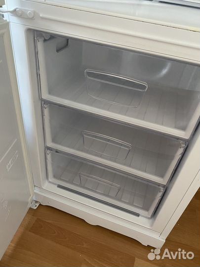 Холодильник indesit