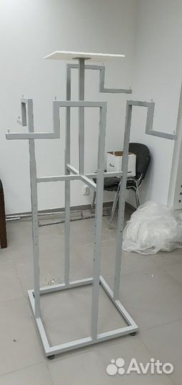 Стойка для одежды