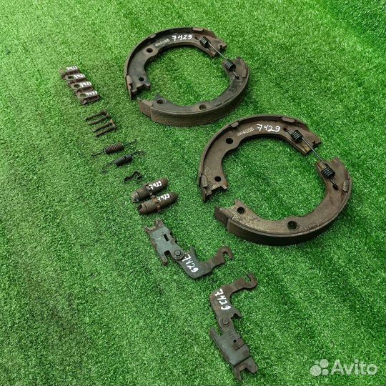 Комплект монтажный тормозных колодок задний