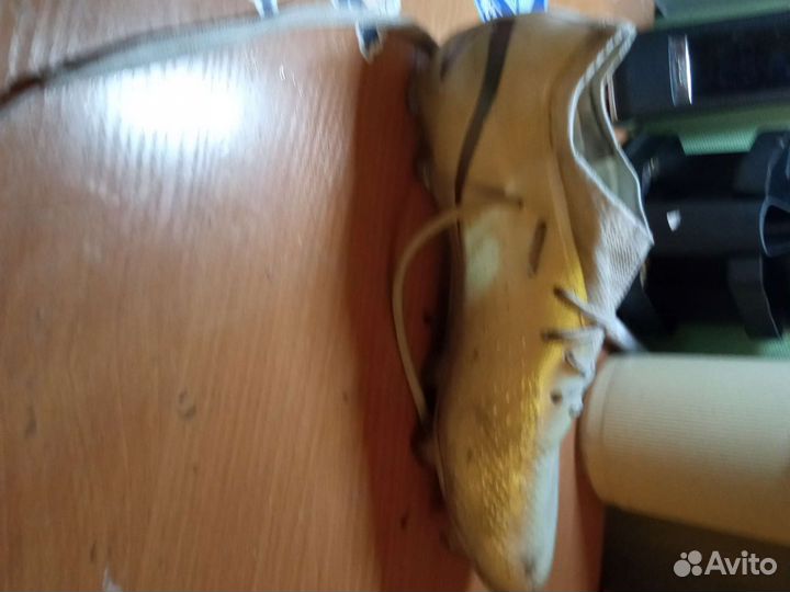 Футбольные бутсы adidas X