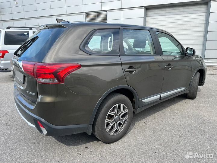 Mitsubishi Outlander 2.0 CVT, 2018, 239 100 км