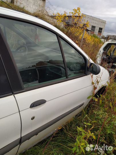 Правая передняя дверь рено меган сценик белая