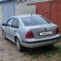 Volkswagen Bora 1.6 MT, 2001, 330 000 км, с пробегом, цена 175 000 руб.