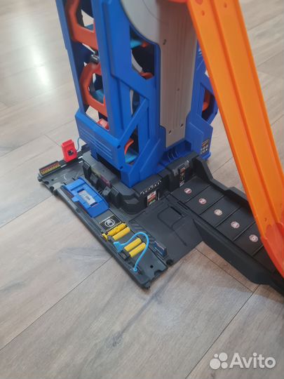 Hot wheels Мега Гараж